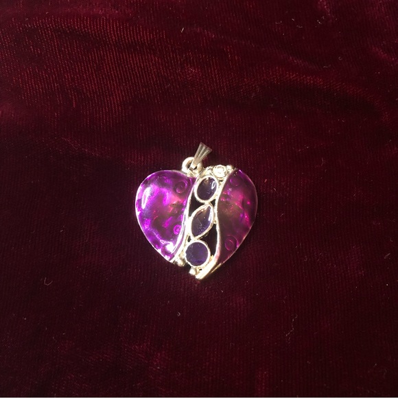 Purple Heart, silver tone three smaller stones and two larger. Pendent - Picture 3 of 3